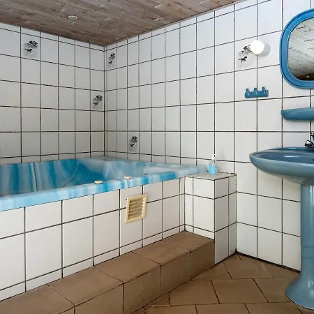 Six-bedroom Holiday In Kibaek Norre Vium