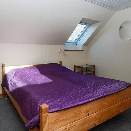 Holiday home Six-bedroom Holiday In Kibaek