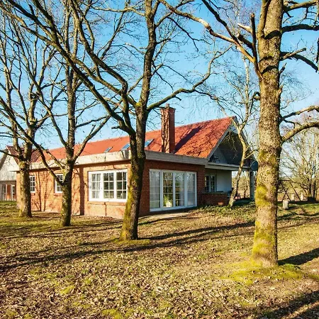 Holiday home Six-bedroom Holiday In Kibaek