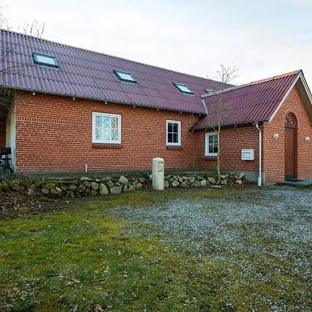 Holiday home Six-bedroom Holiday In Kibaek *